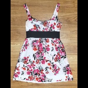 B. Smart White Flower Dress